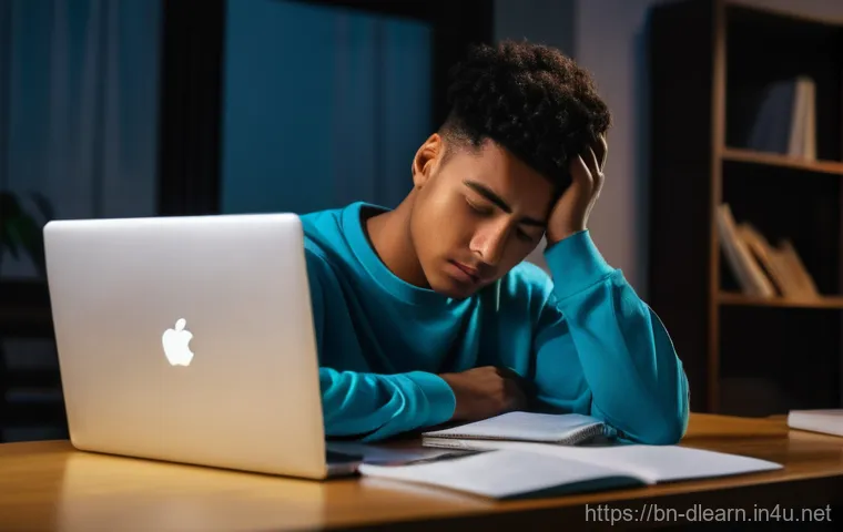 디지털 학습의 도전과제 - **Prompt:** A young university student, looking visibly tired and overwhelmed, sits at a desk in a d...